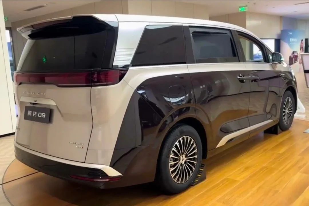 BYD Denza D9